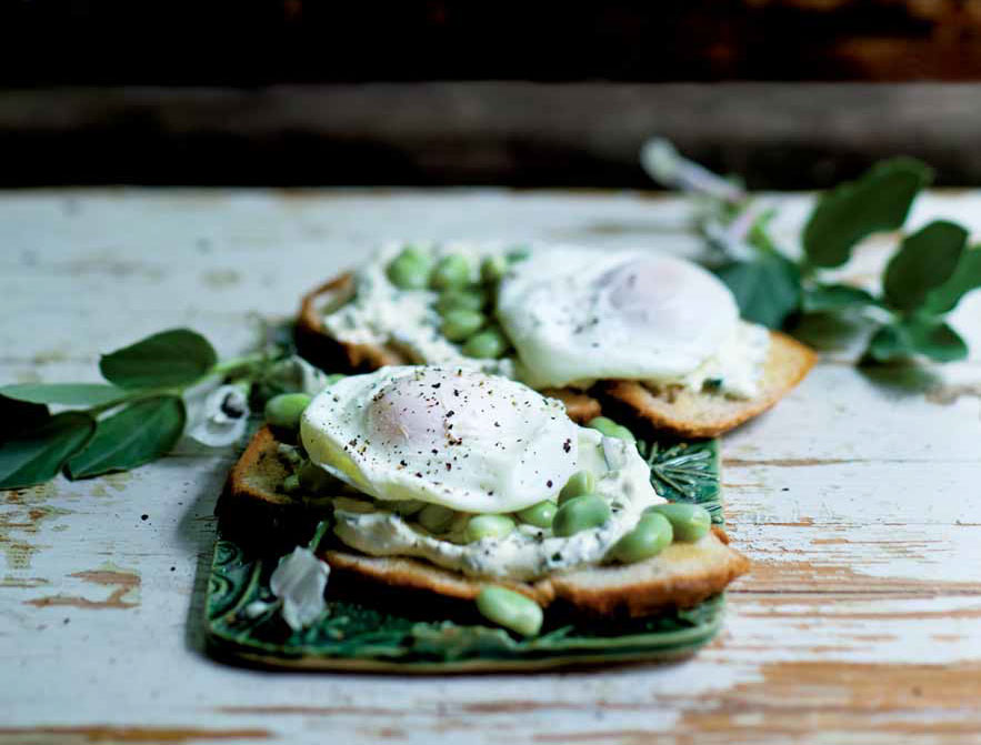 Wafer Crostini, Broad Beans & Poached Eggs recipe | WW TASTE​