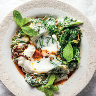 Creamed spinach with smoked chilli-yoghurt