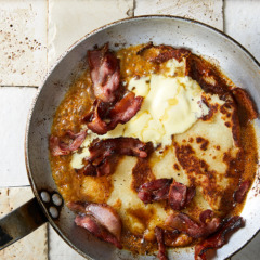 Potato farl with crispy bacon and maple syrup