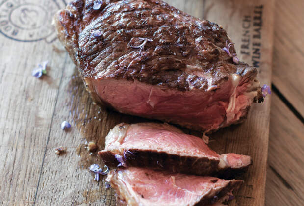 Prime rib steaks with onion purée recipe