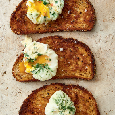 Watch: The easiest way to poach the perfect egg