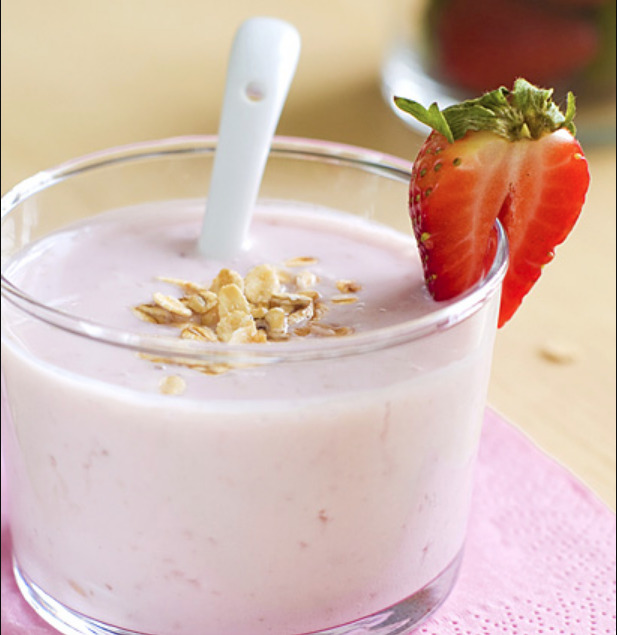 Strawberry, banana and granola smoothie recipe