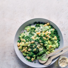 Gnocchi with creamy cheese-and-parsley sauce and peas