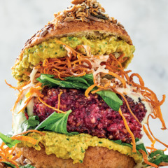 Beetroot-and-quinoa crunch burgers with turmeric 