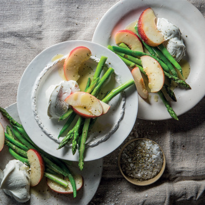 Asparagus with nectarines, goat's cheese and truffle vinaigrette