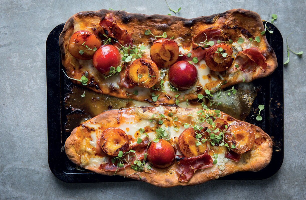 Gorgonzola, plum & prosciutto pizza recipe | WW TASTE