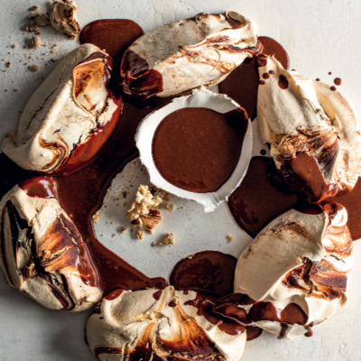 Chocolate-swirled meringues with chocolate sauce