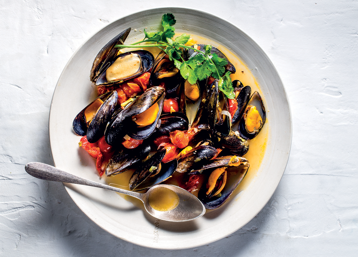Mussels in spicy tomato broth Woolworths TASTE