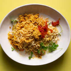 Curried instant noodles