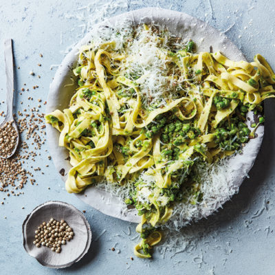 Pepper-and-onion salt-smashed pea pasta
