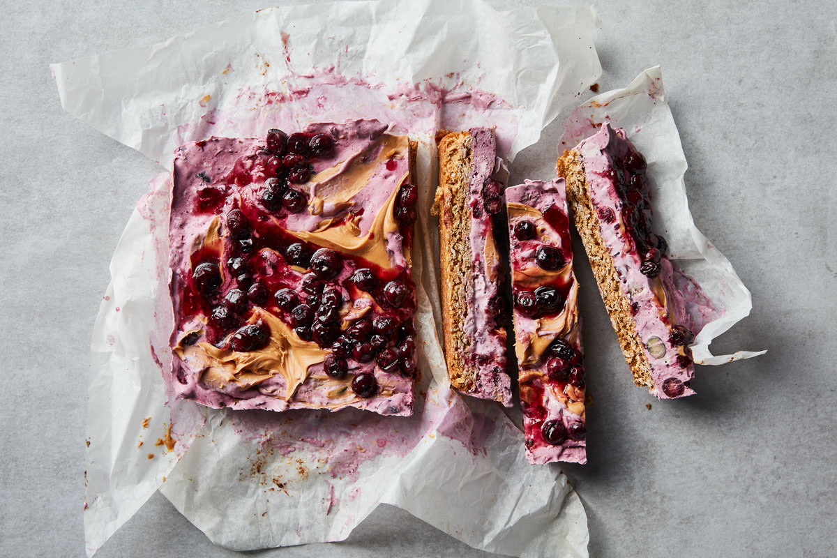 FROZEN-PEANUT-BUTTER-AND-BLUEBERRY-BARS