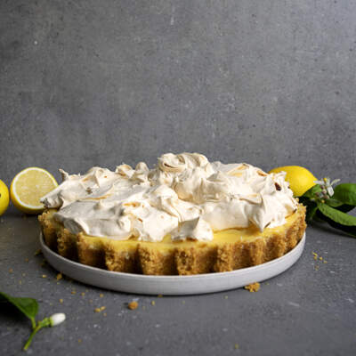 Bake this classic LemonGold™️ lemon meringue pie