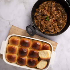 Chicken livers with homemade rolls