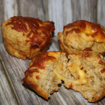 Jalapeno sauce and cheese muffins
