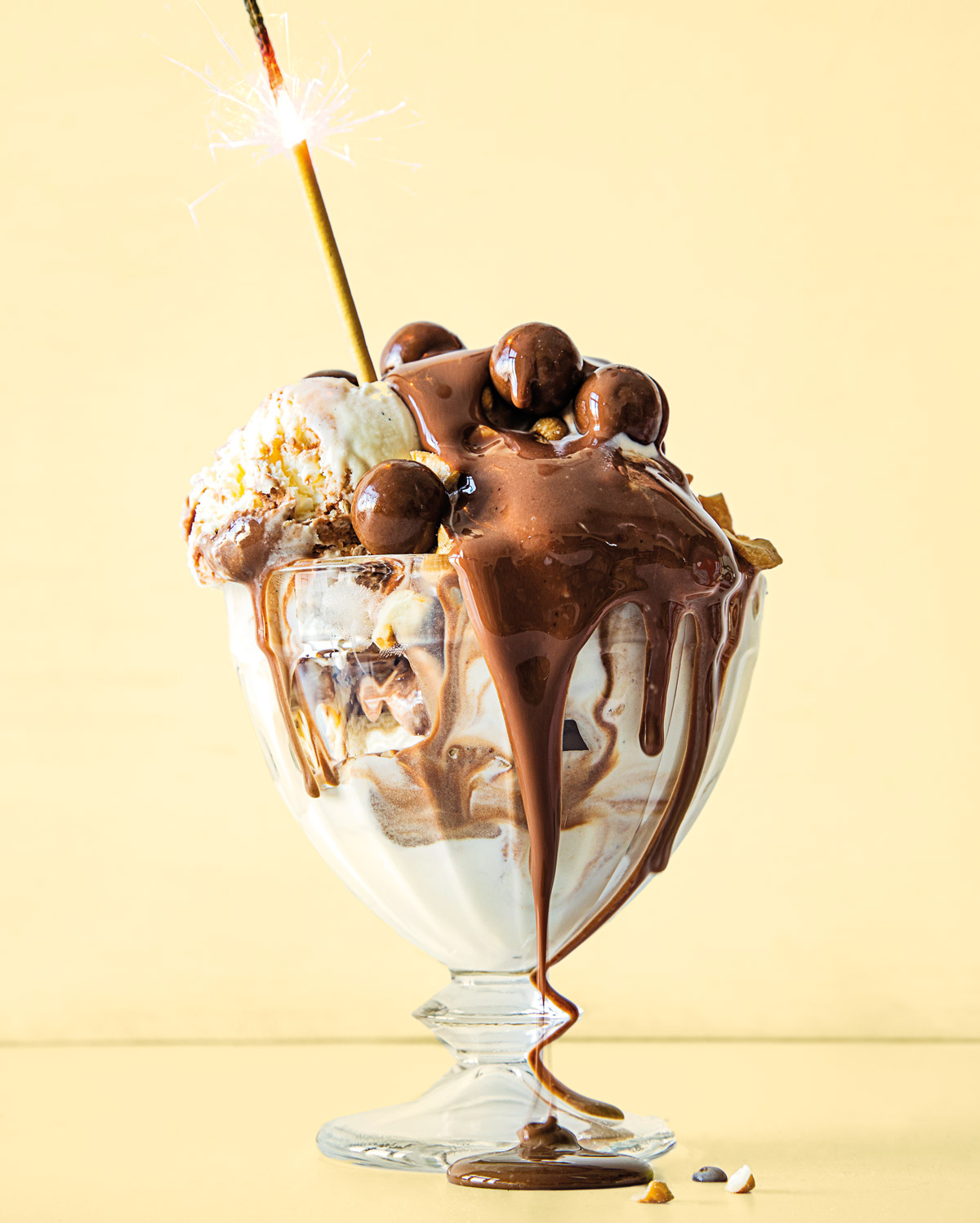 chocolate ice cream sundae