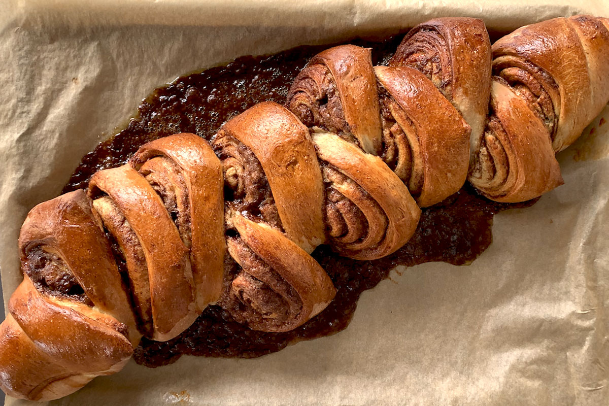 Pull-apart cinnamon rolls | Woolworths TASTE