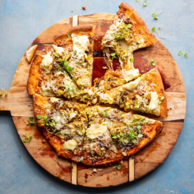 Caramelised cabbage pizza