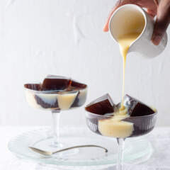 Coffee jelly with condensed milk