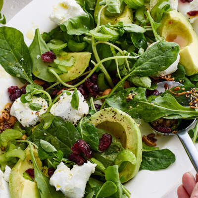 Green salad with goat's cheese
