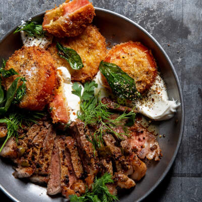 Crunchy fried tomatoes with steak