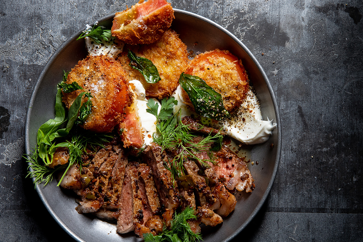 Crunchy fried tomatoes with steak