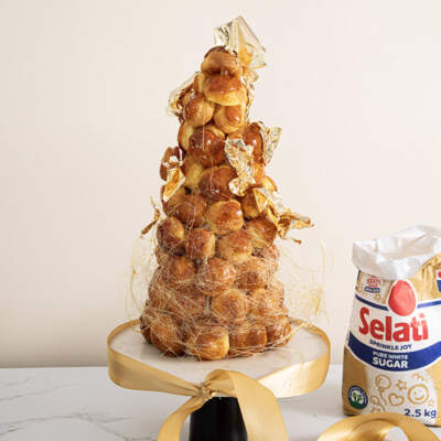2 showstopping bakes that spread festive cheer