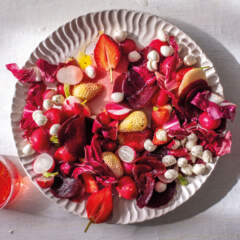 Kombucha-beetroot and strawberry salad