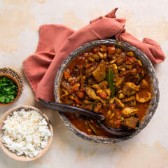 Trotters, tripe & sugar bean curry