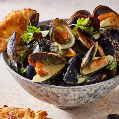 Mussels in Thai green curry broth