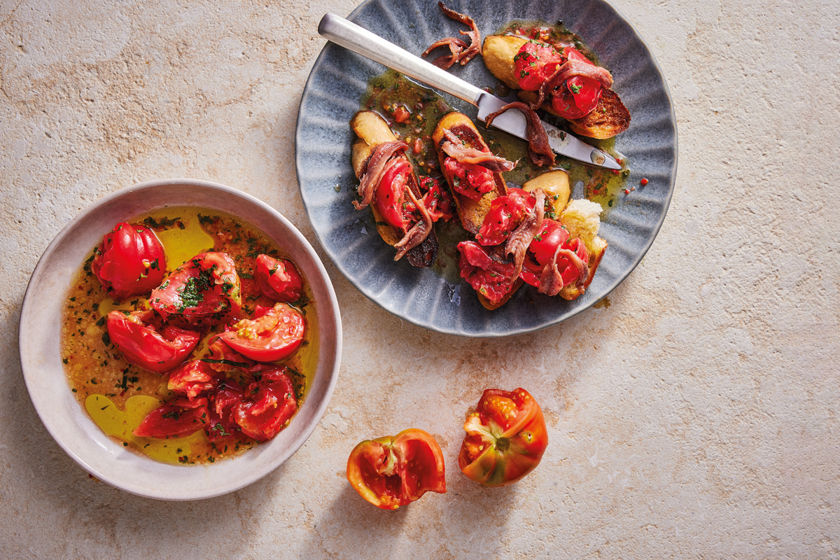 Crushed tomatoes on toast