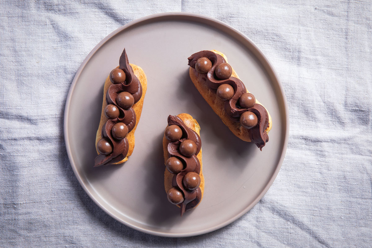 chocolate éclairs,