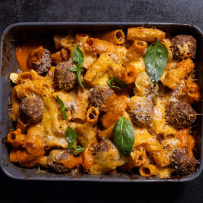 Dump-and-bake pasta tray bake