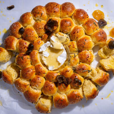 Brioche with baked Camembert