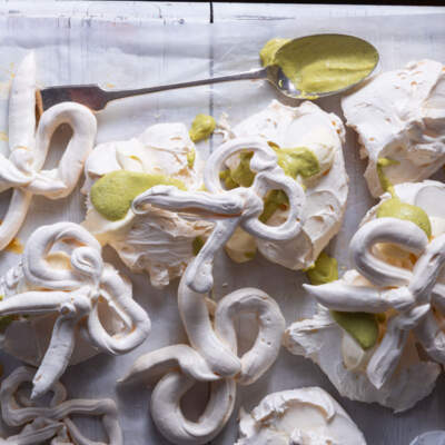 Pistachio crème meringue