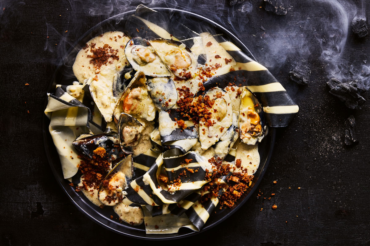 Smoked mussels pasta