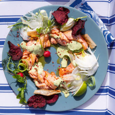 Trout salad with beetroot chips