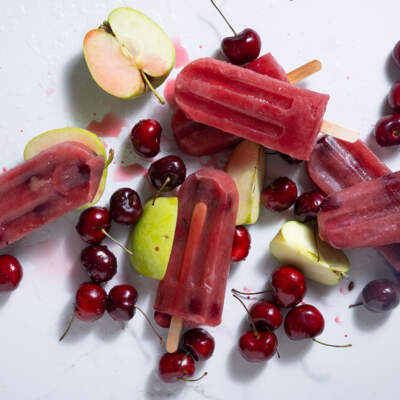 Apple-cherry jelly popsicles