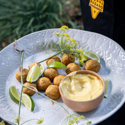 Fish croquettes with roasted garlic aïoli