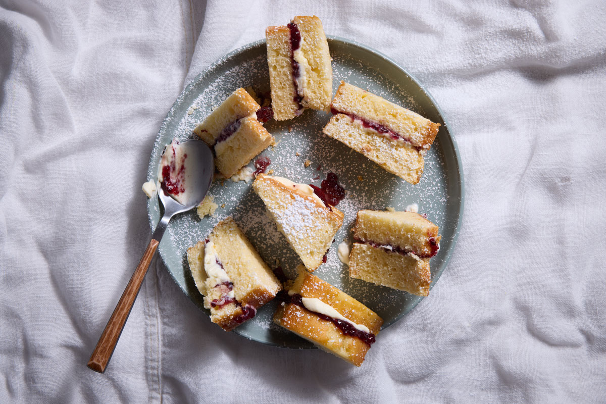 3-ingredient Victoria sponge sandwich