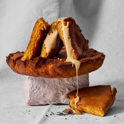 Clay-baked honey cake