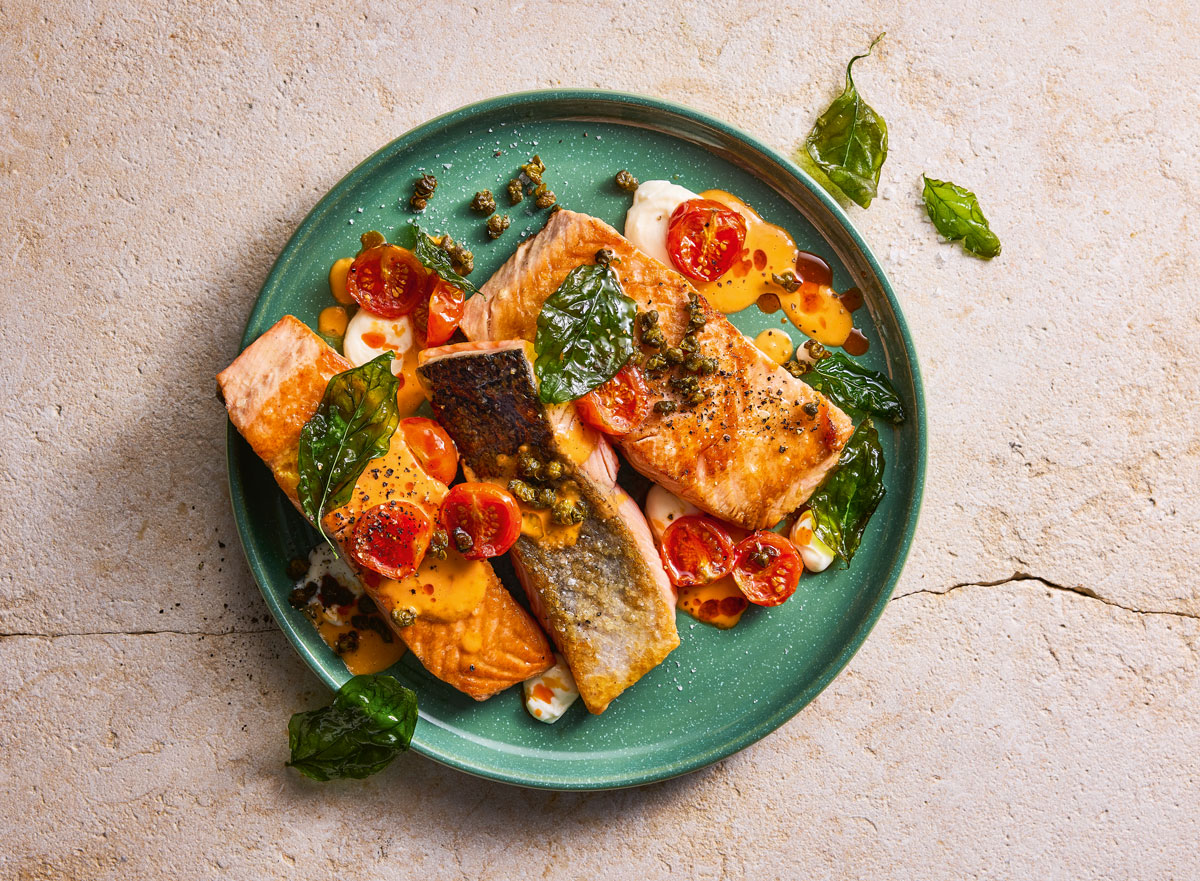 Salmon with easy confit tomato dressing