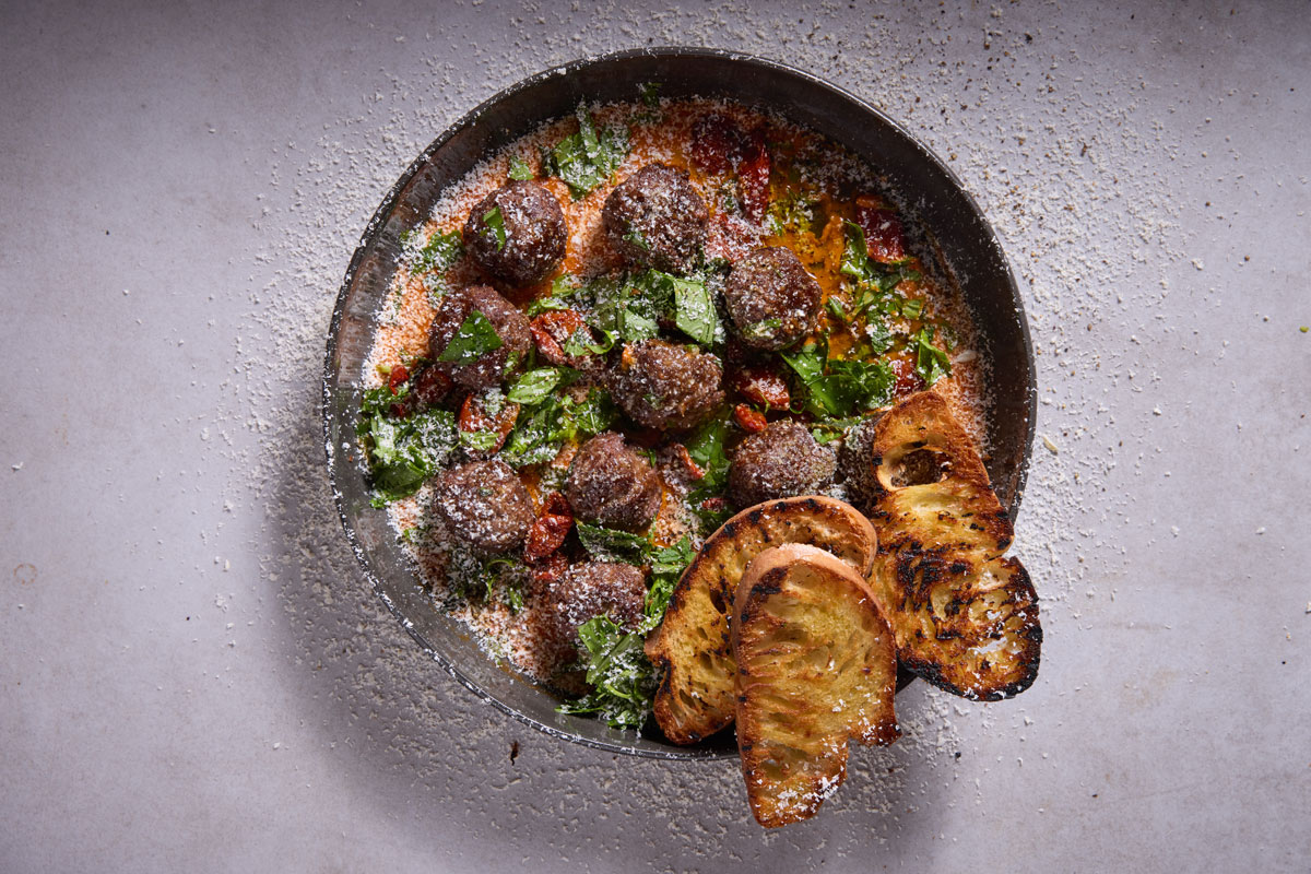 Frikkadels with roast red pepper sauce