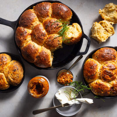 Cheesy atchar dinner rolls