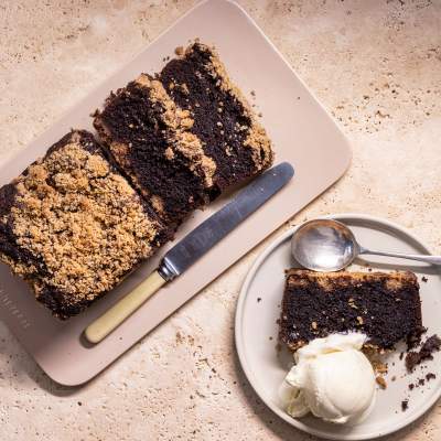 Coffee chocolate crumble cake