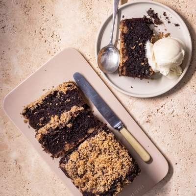 Coffee chocolate crumble cake