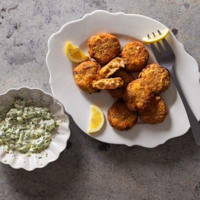 Oven-fried smoked salmon fish cakes