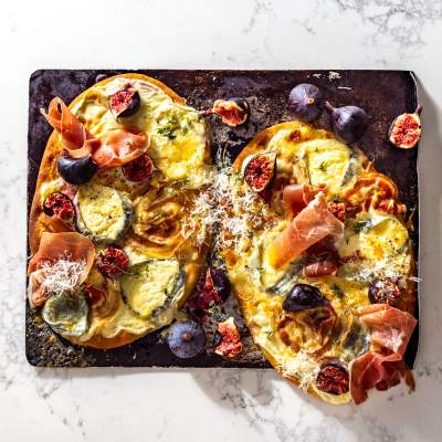 Charcuterie naan with black figs