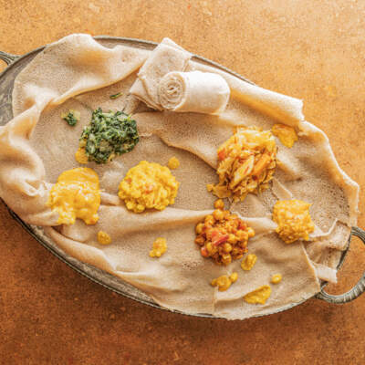 Ethiopian platter: tikil gomen (Ethiopian cabbage) and kik alicha (Ethiopian split pea stew)