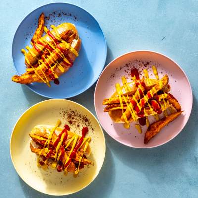 Masala sweet potato chip roll with mustard and ketchup