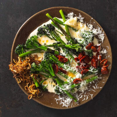 Tenderstem® broccoli mops with Gorgonzola-and-pecorino sauce